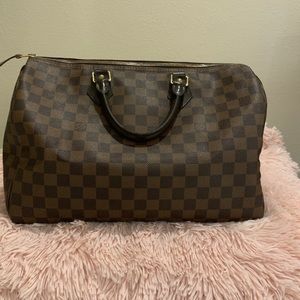 Louis Vuitton Speedy 35 In great condition.